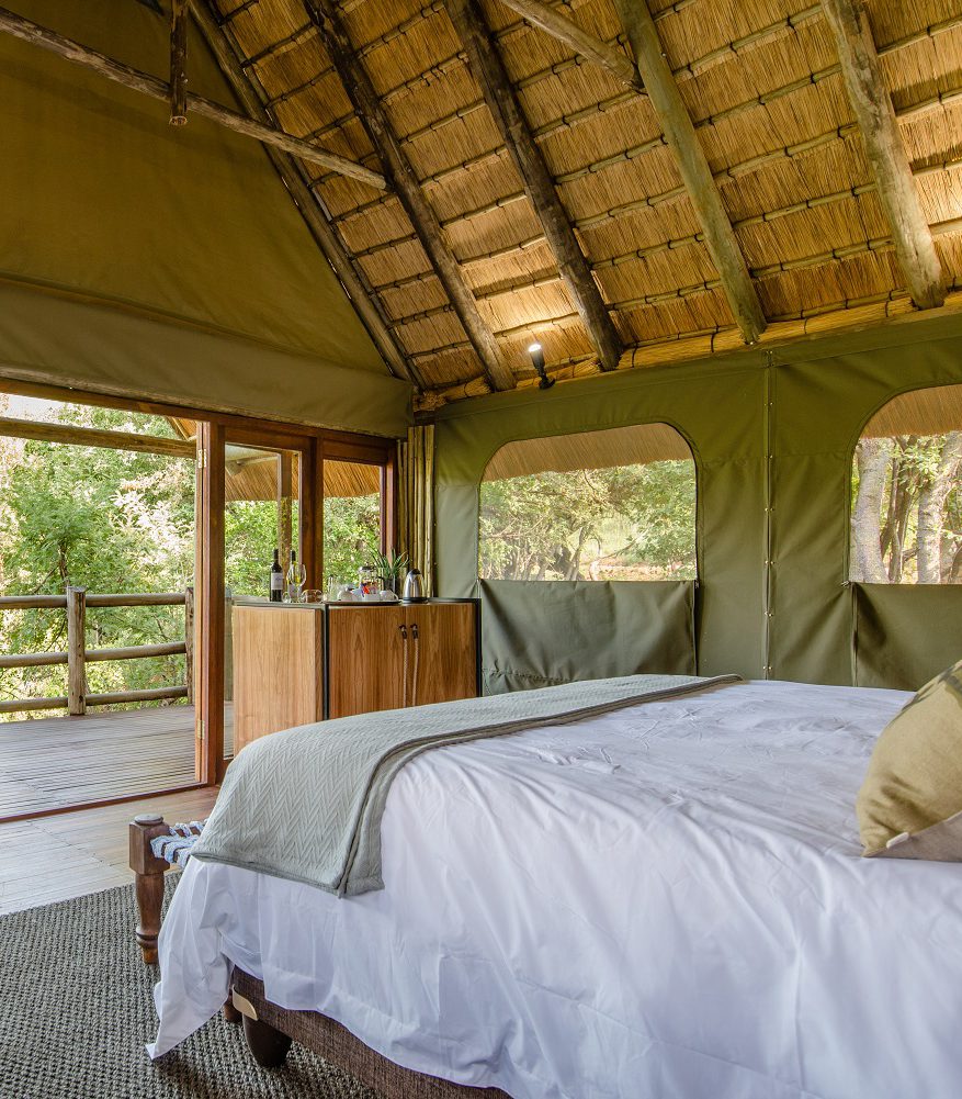 Humala-River-Lodge-Thatched-Tentent