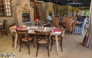 Walkerons-outdoor-dining-Veranda