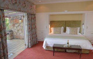 Walkersons-Luxury-Lakeside-suite