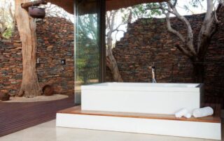 Rora-Molori-Safari-Xscape4u-Matetsi-Presidential-bathroom-Madikwe-Game-Reserve