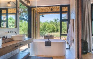 Lumlula-Lodge-Bathroom-Elephant-Point-Greater-Kruger-Xscape4u