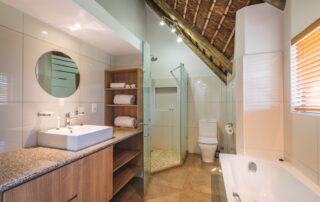 Yingwe-Lodge-Bathroom-Elephant-Point-Greater-Kruger-Xscpae4u