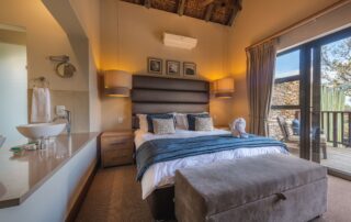 Nyarhi-Lodge-Bedroom-Elephant-Point-Greater-Kruger-Xscape4u-