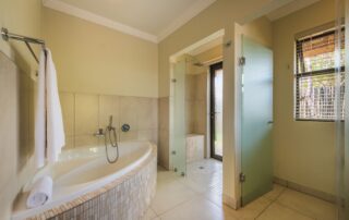 Ndlophu-Bathroom-Elephant-Point-Greater-Kruger-Xscape4u