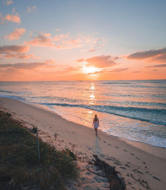 Coral-lodge_Beach_walk_sunrise-Mozambique-Xscape4u-