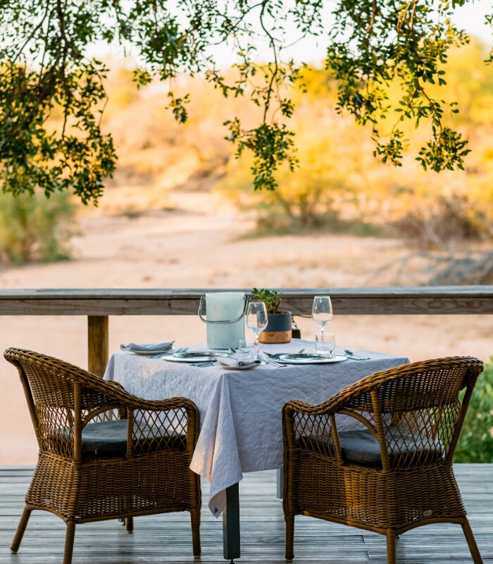 Thornybush-Game-Lodge-Xscape4u-Dining-Thornybush-Game-Reserve